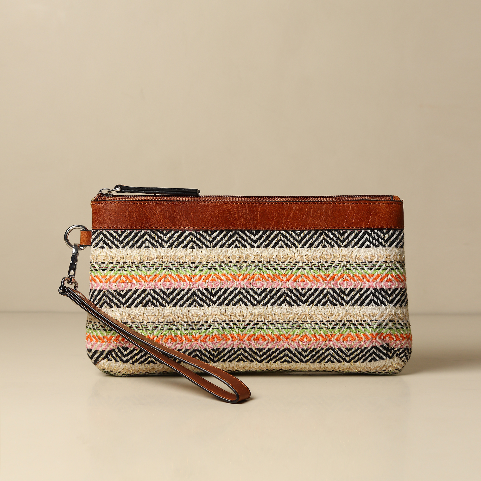 WRISTLET CLUTCH TOSTADO