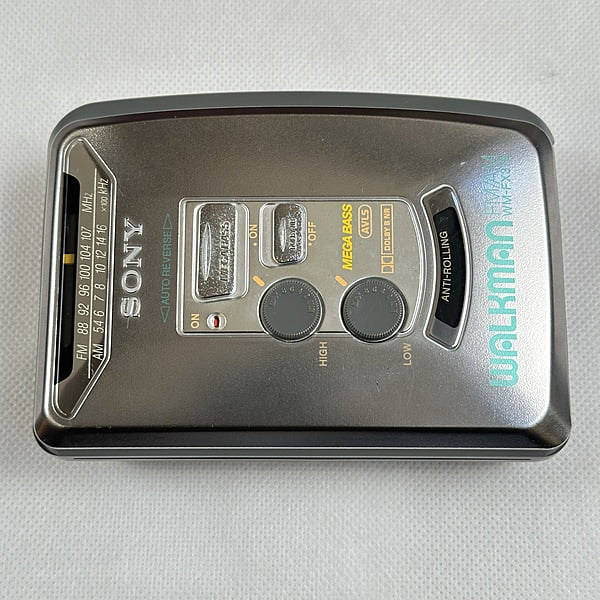 SONY - Stereo Cassette Walkman - FM/AM - WM-FX375 SONY - Stereo Cassette Walkman - FM/AM - WM-FX375