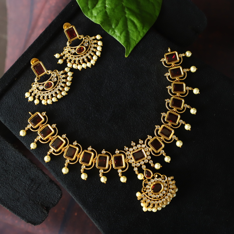 Beautiful leaf flower diamond  Neckpiece