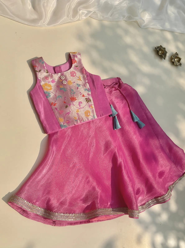 Gulabi Paithaani Petal Silk Set