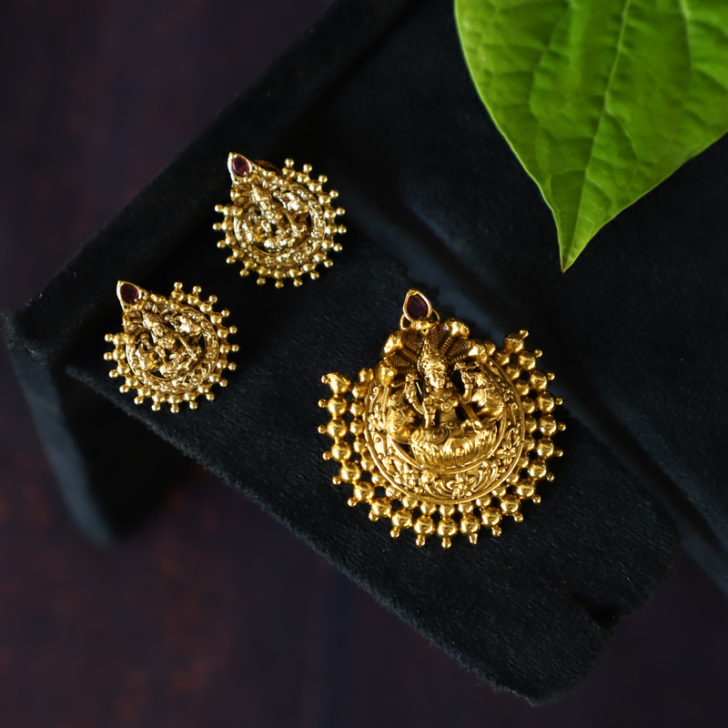 Elegant Shiny Butterfly and Pearl rose gold chain