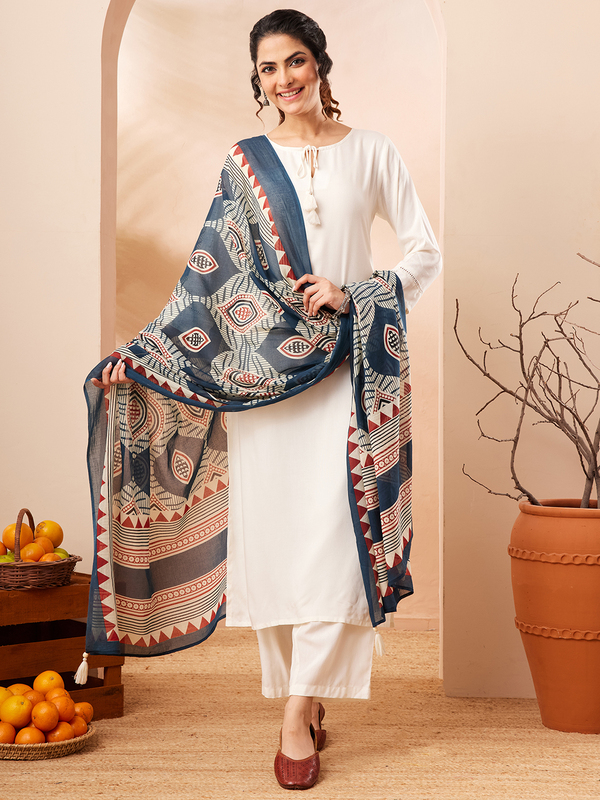 Women's Off White Rayon Solid Straight Kurta Set