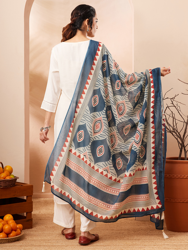 Women's Off White Rayon Solid Straight Kurta Set