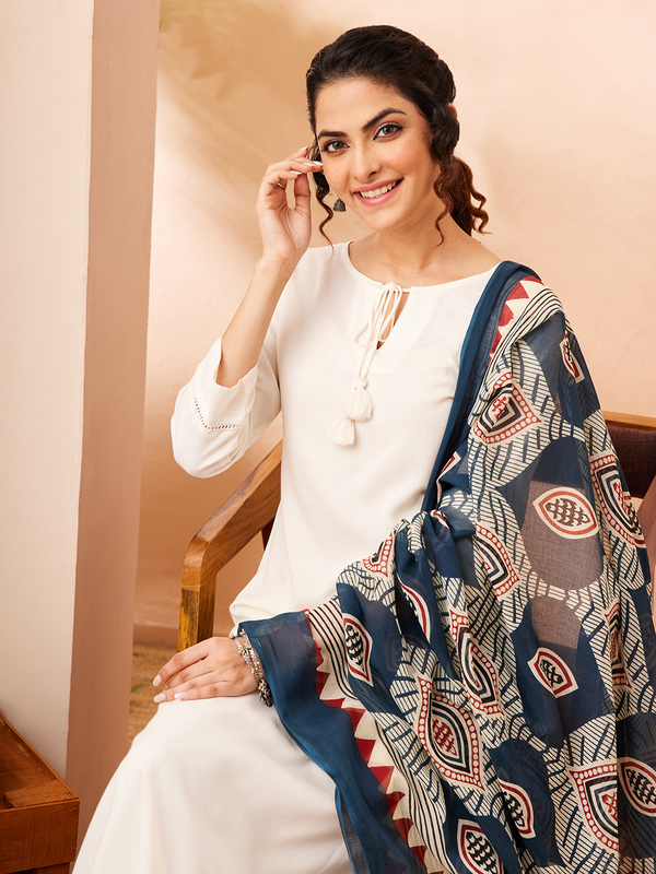 Women's Off White Rayon Solid Straight Kurta Set