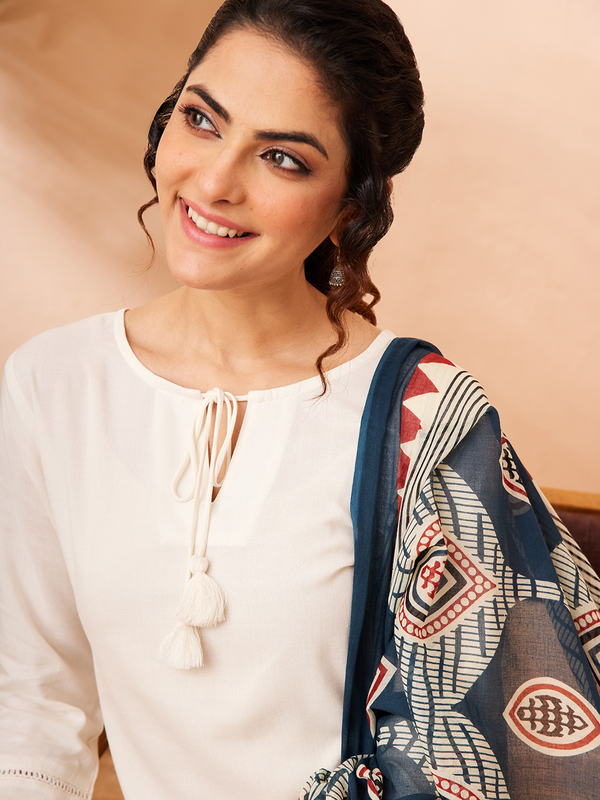 Women's Off White Rayon Solid Straight Kurta Set