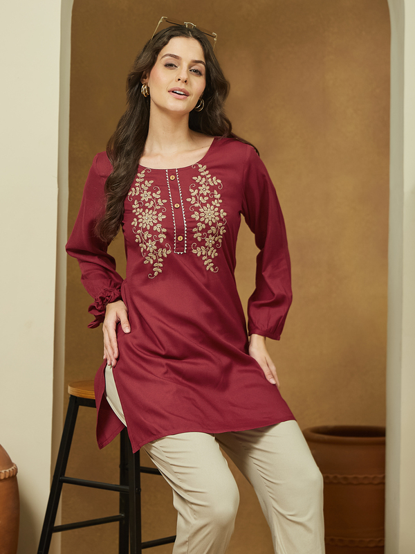 Women's Maroon rayon straight-fit short Kurti