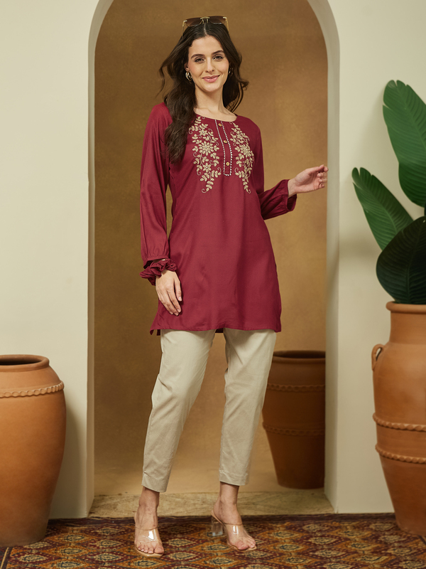 Women's Maroon rayon straight-fit short Kurti