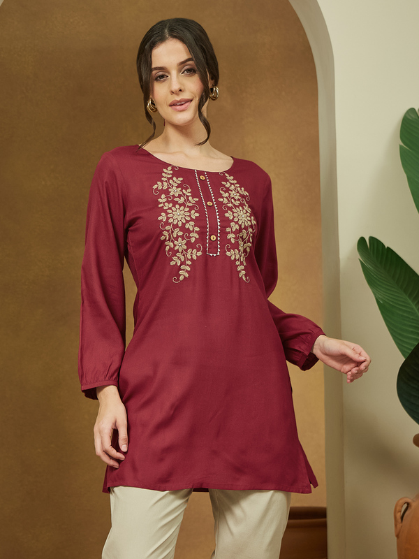 Women's Maroon rayon straight-fit short Kurti