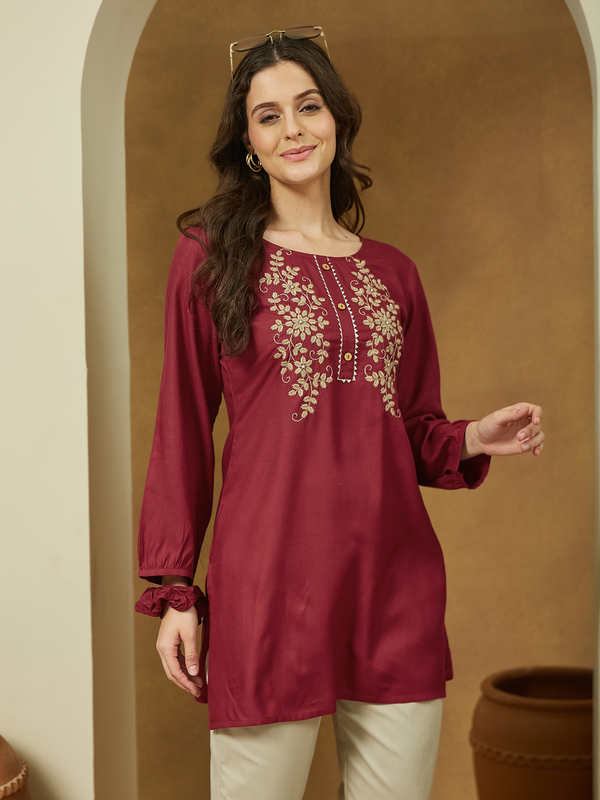 Women's Maroon rayon straight-fit short Kurti