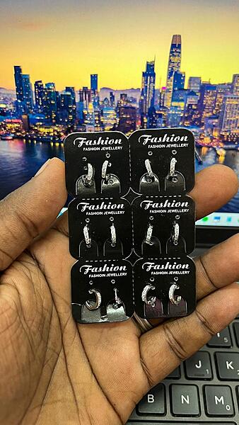 Butterfly stud JAD07