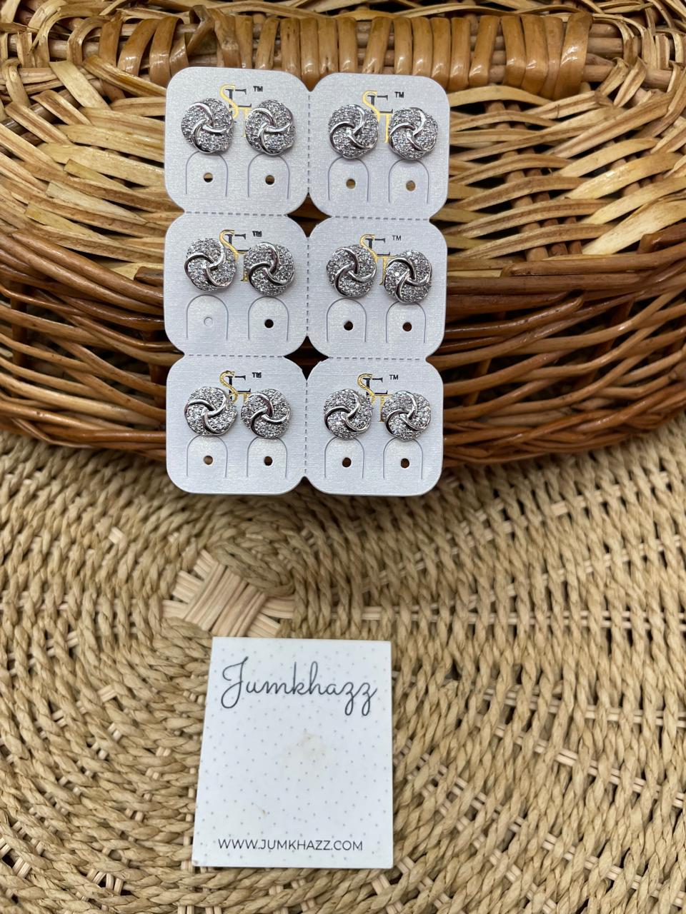 Silver Stud (JAD299)