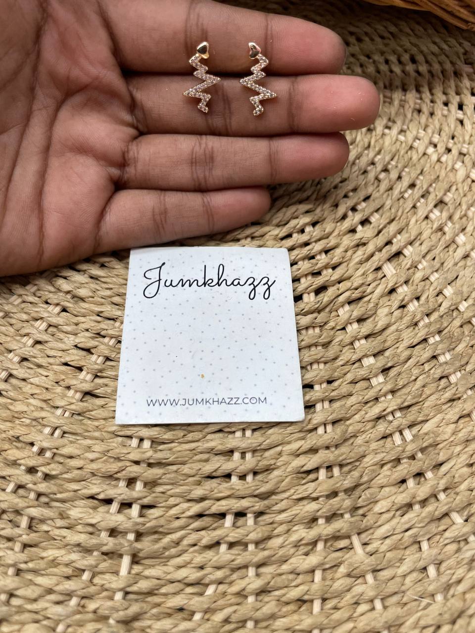 Heartbeat stud JAD321