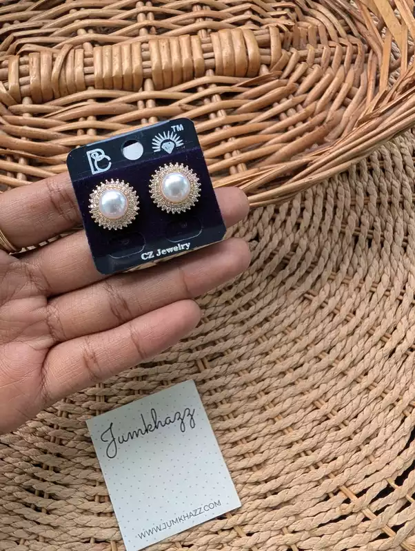 Pearl Stud JAD373