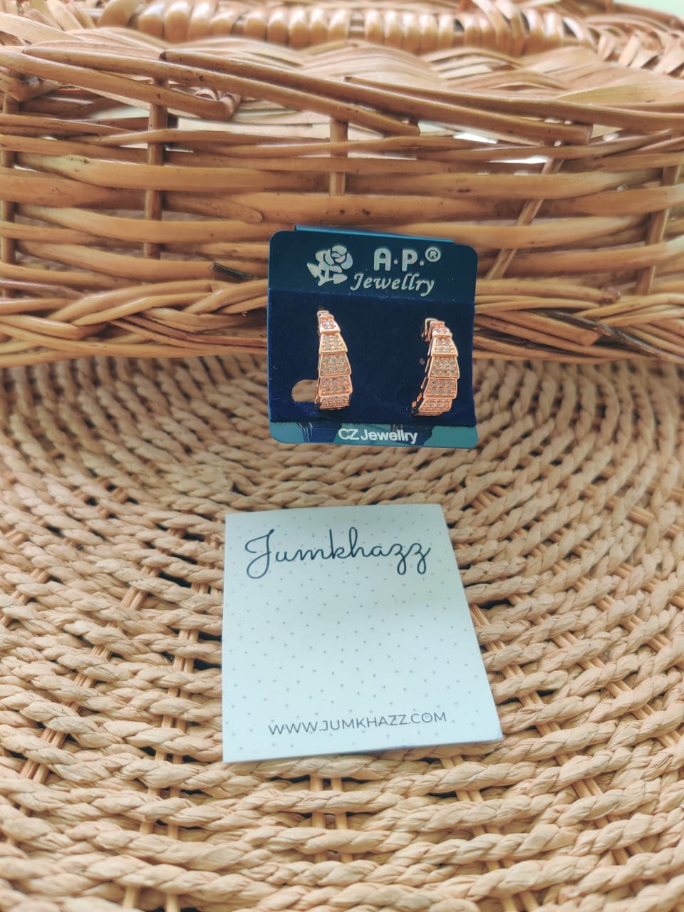 AD RING CUT EARING JAD381