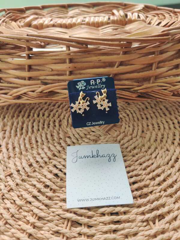 AD CAT EARING JAD413