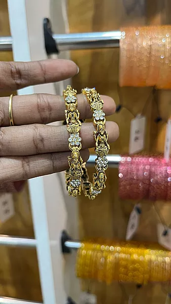Bangles (JBAN135)