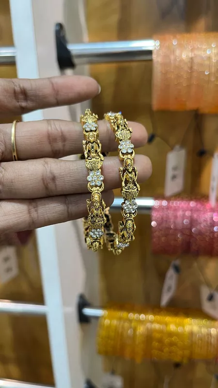 Bangles (JBAN135)