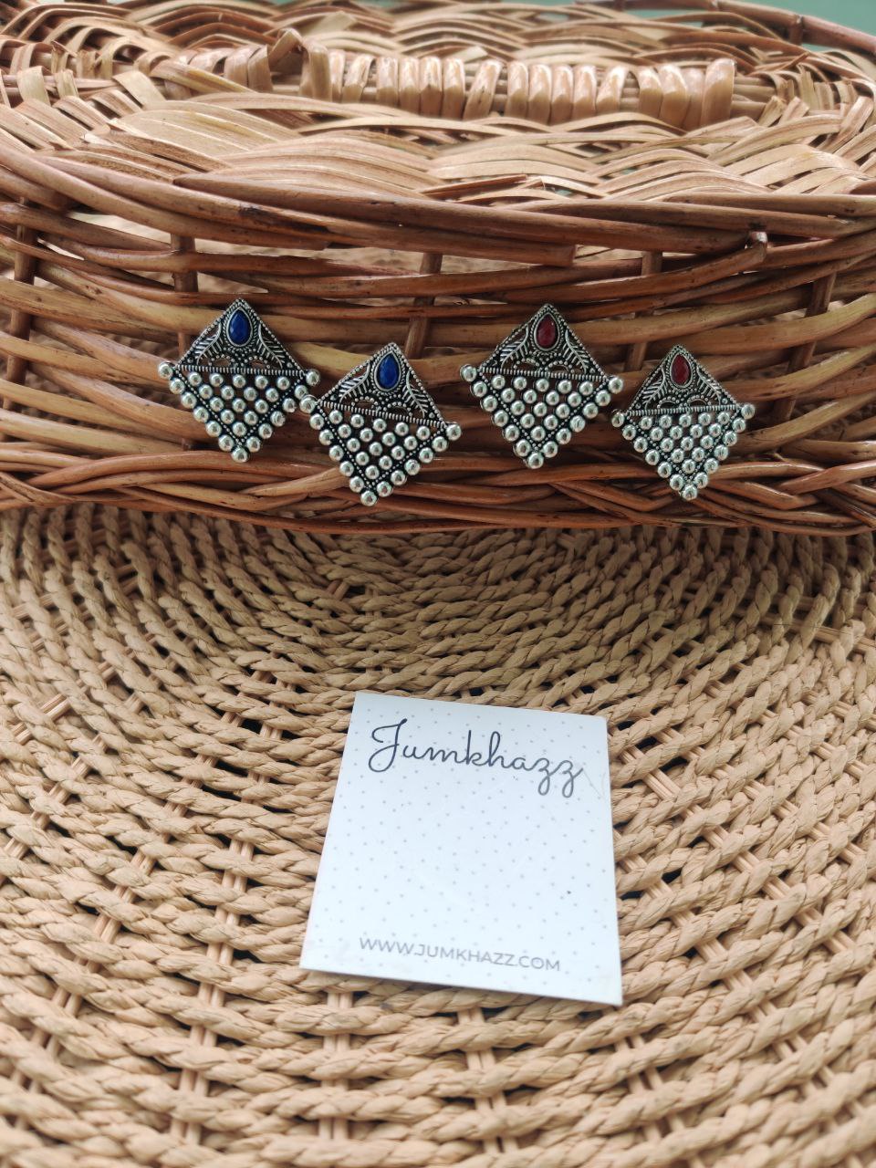 Oxidised stud (JBF631)