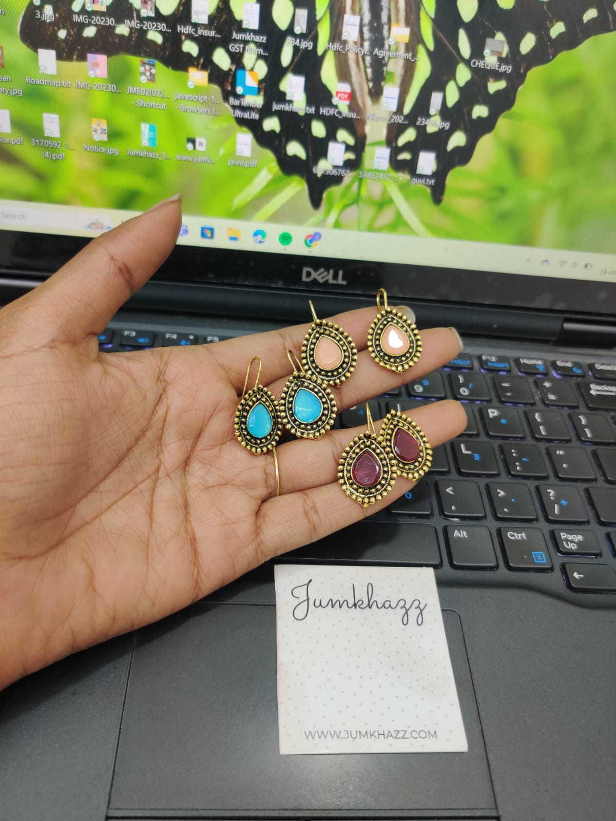 Gold hook stud (JBF411)