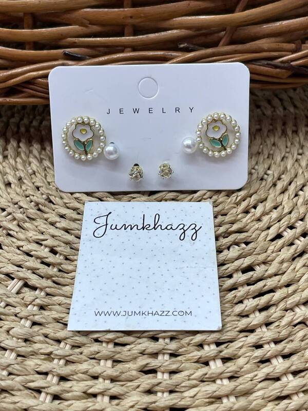Three earring card JFE605