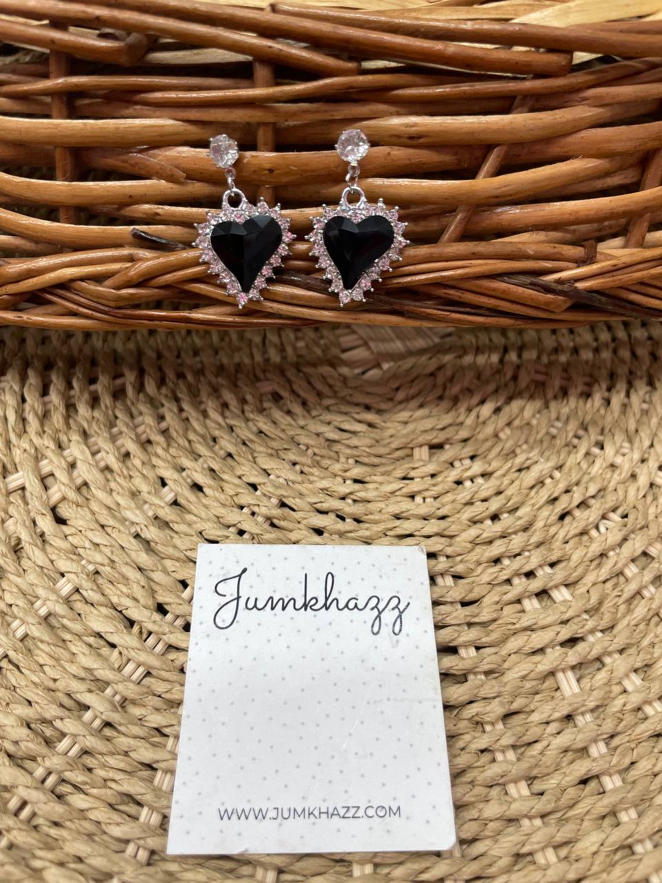 Black heart stud JFE655