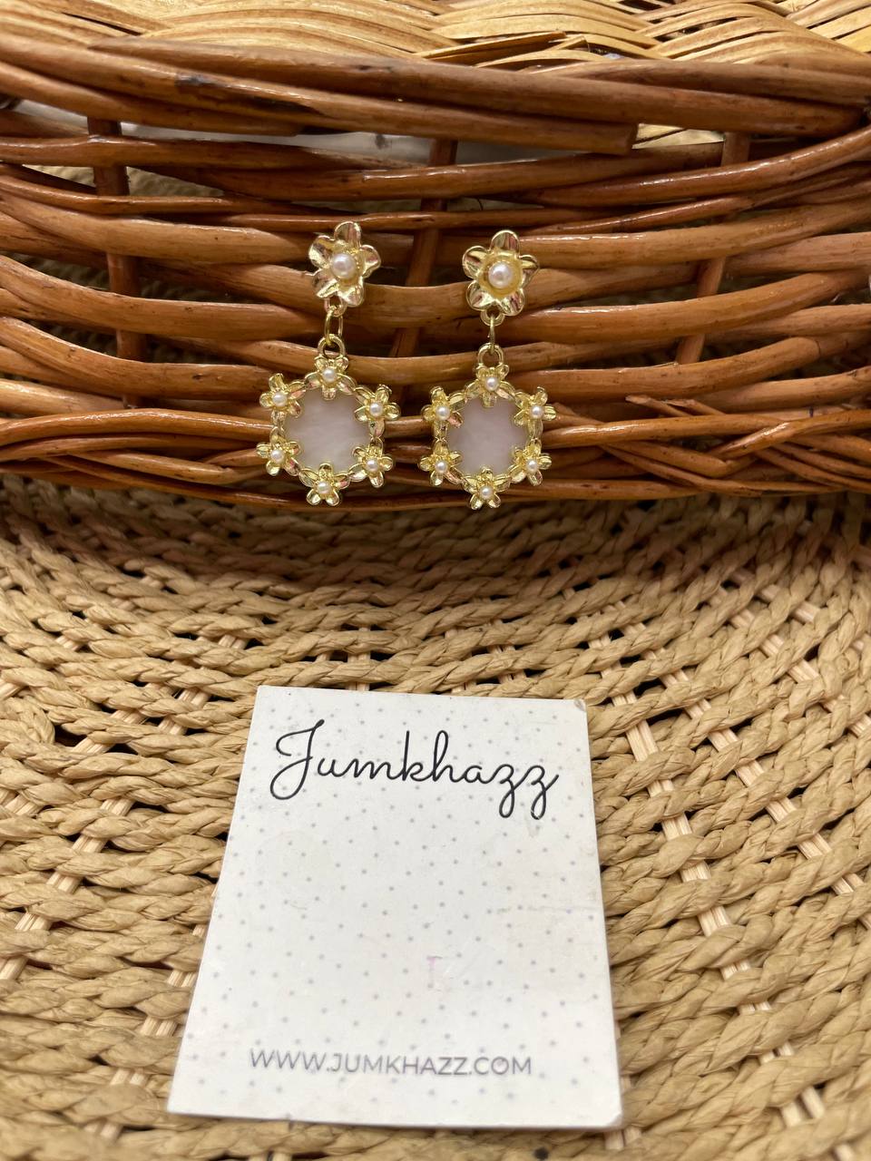 Golden flower stud JFE691