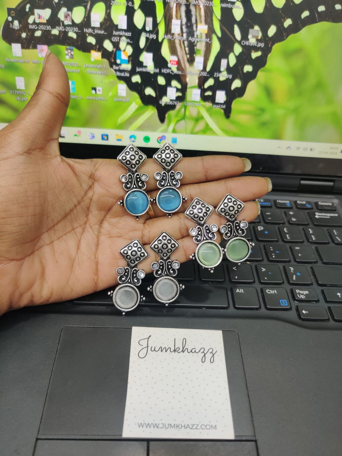 Oxidised stud JGS237