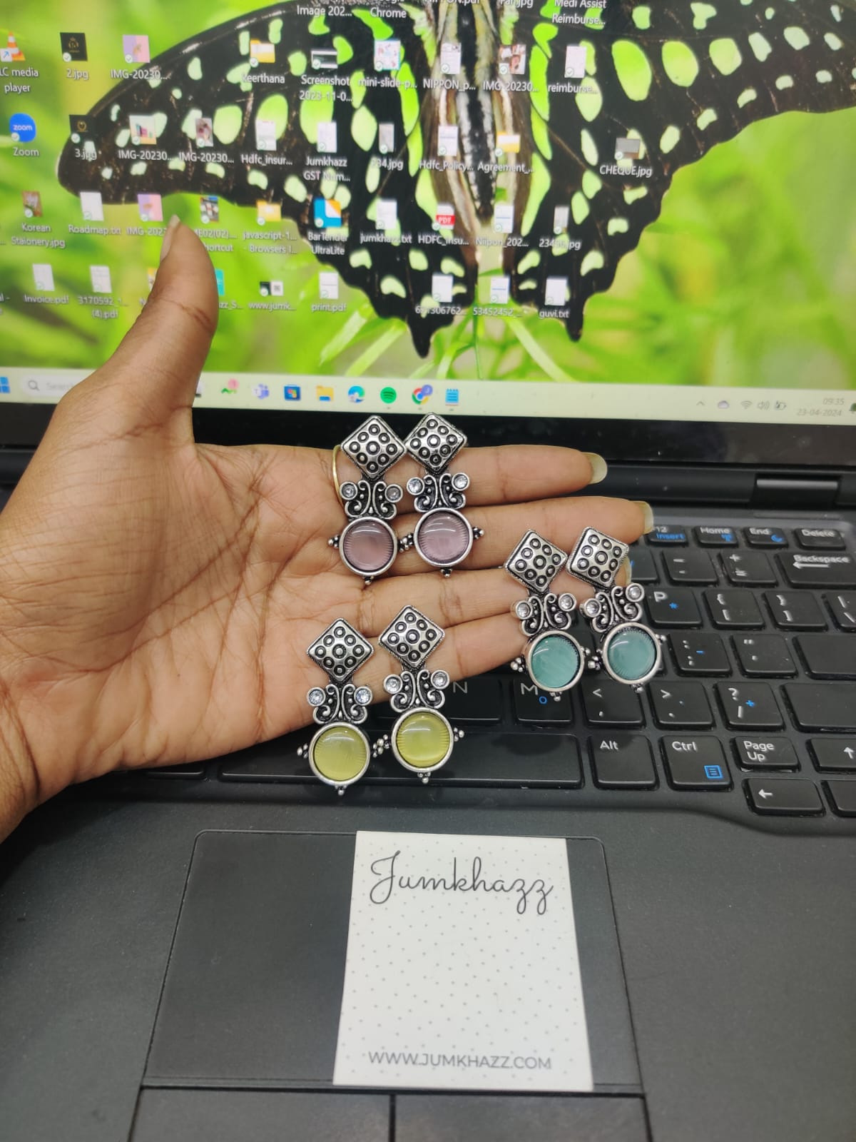 Oxidised stud JGS237