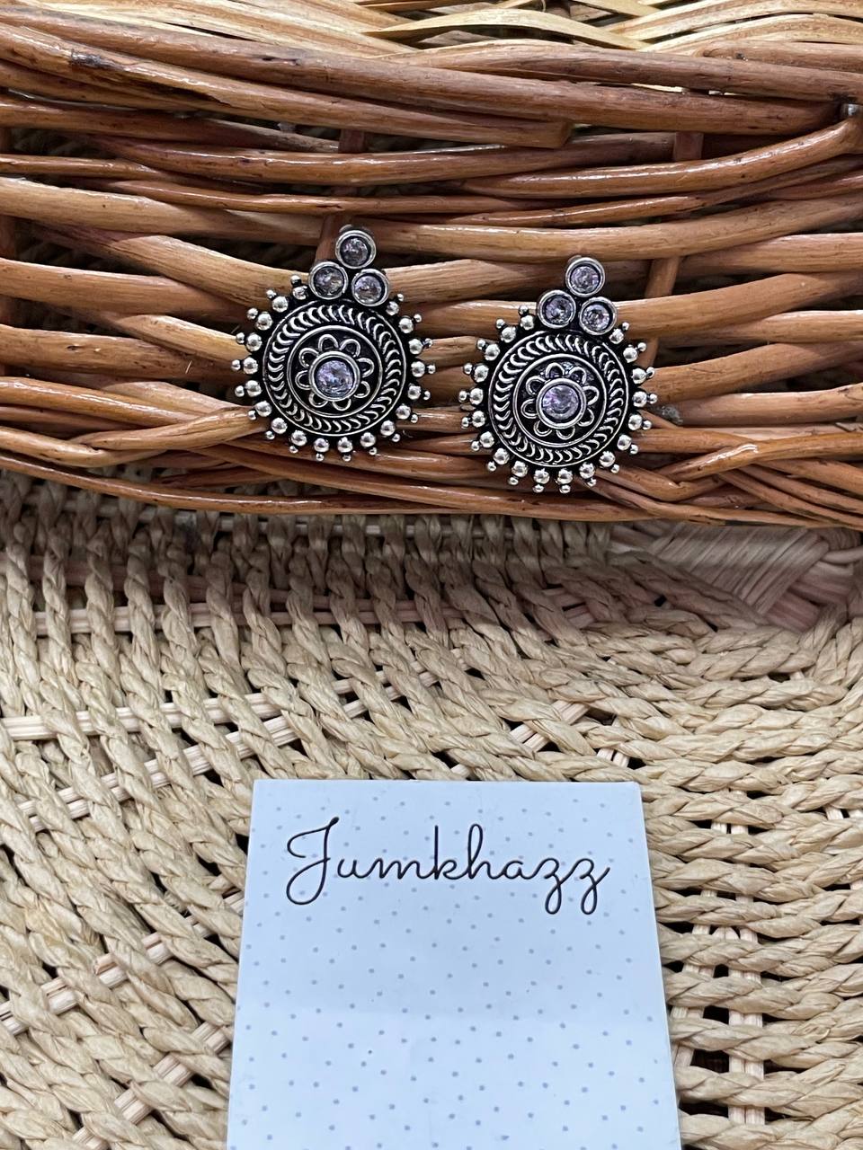 Oxidised stud JGS318