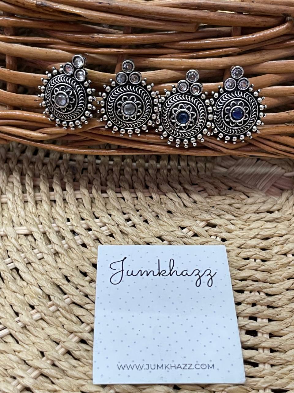 Oxidised stud JGS318