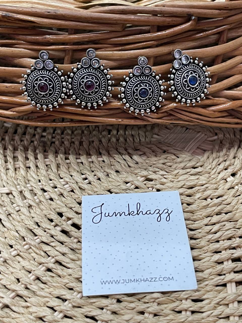 Oxidised stud JGS318