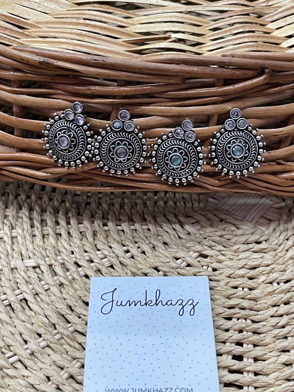 Oxidised stud JGS318