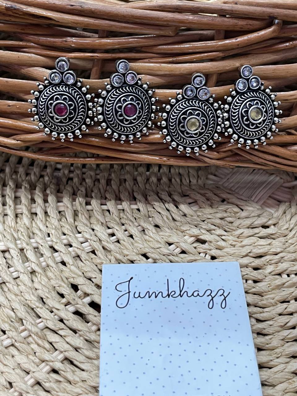 Oxidised stud JGS318