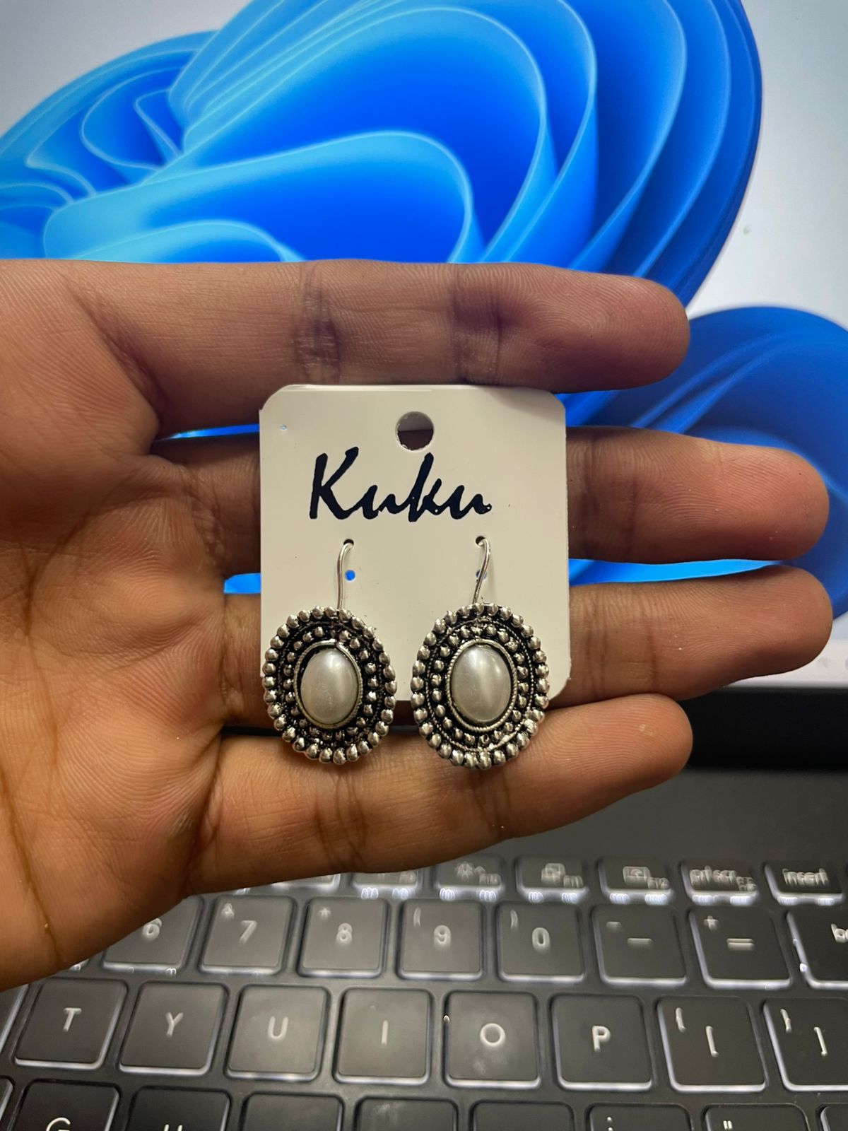 Pearl Oval Hook JHK80