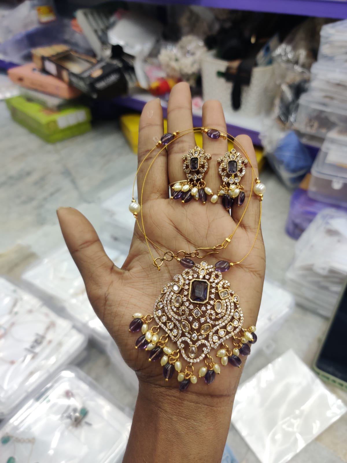 Invisible Chain (JIC15)