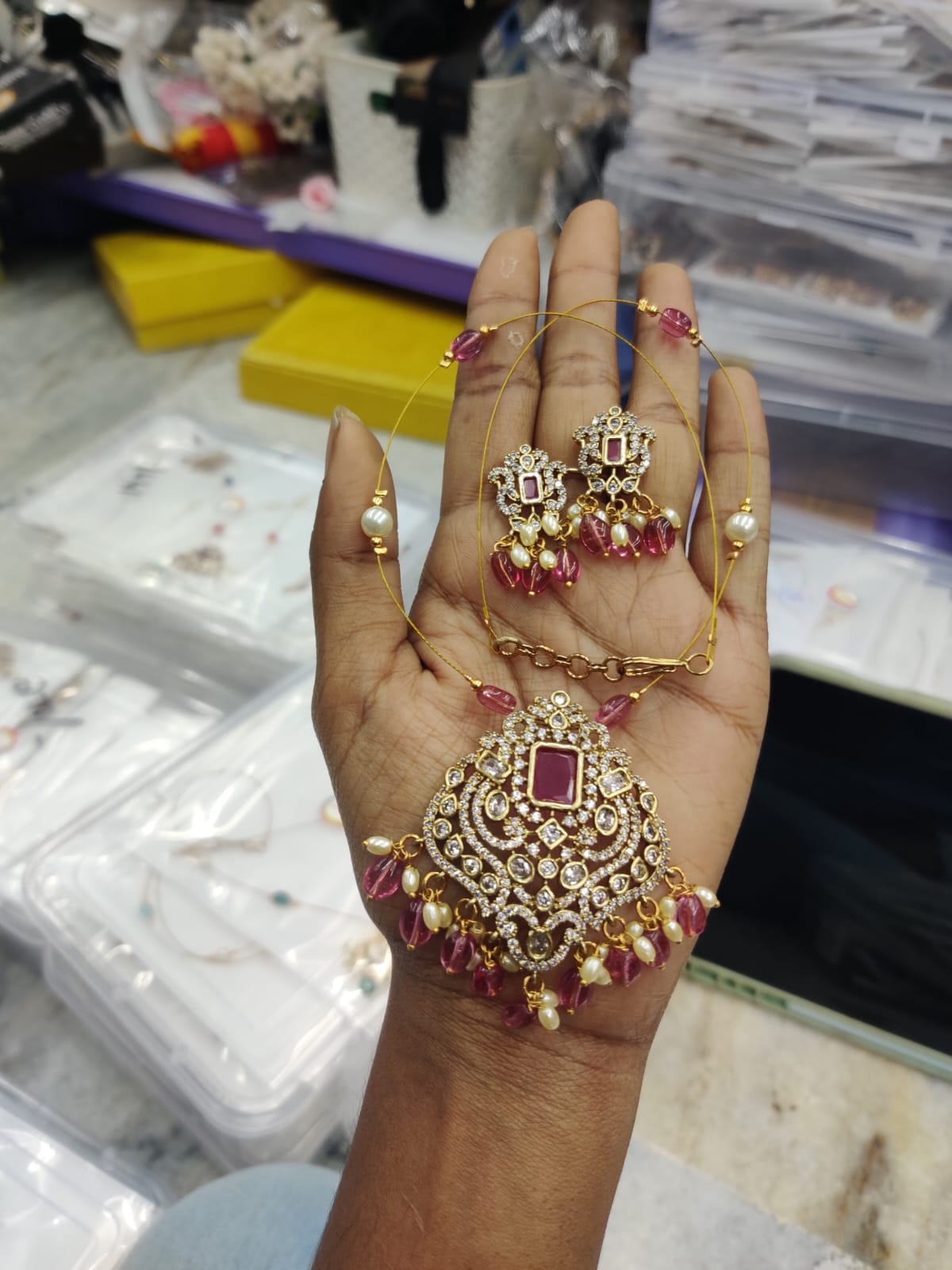 Invisible Chain (JIC15)