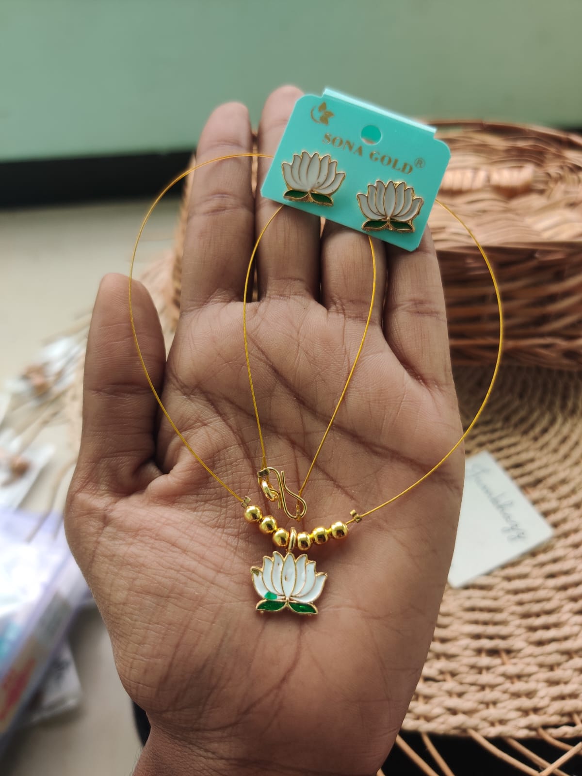 Lotus chain JIC48