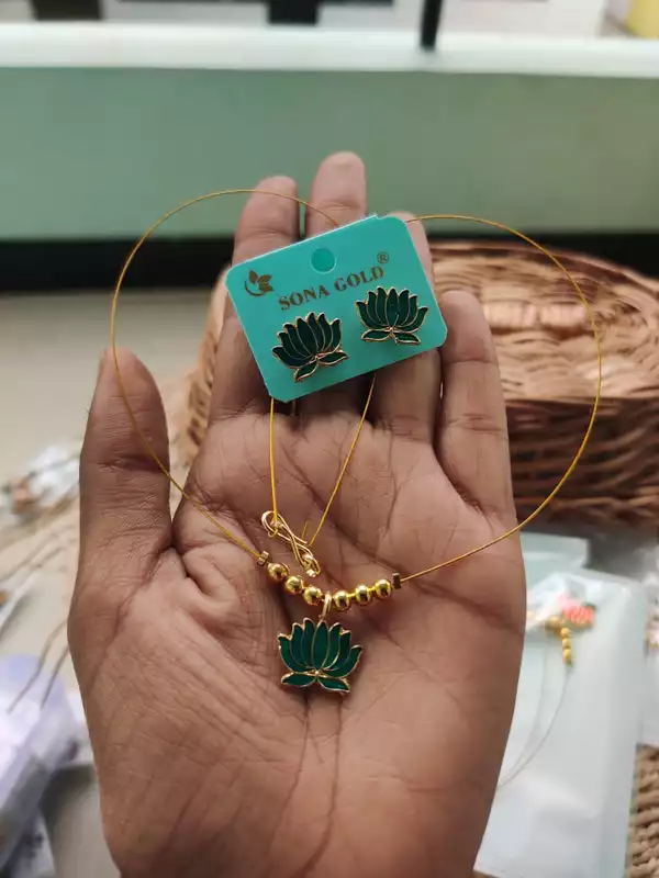Lotus chain JIC48