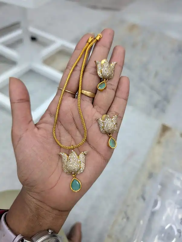 Neckpiece (JNC09)