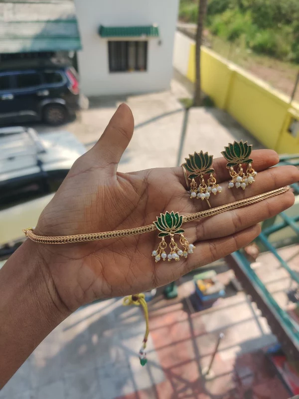 Lotus Choker JNC211