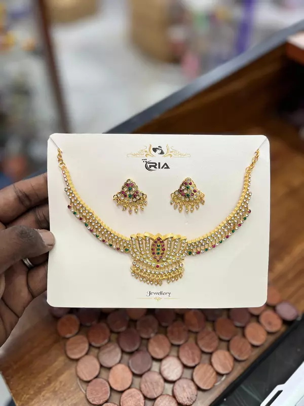Neckpiece (JNC243)