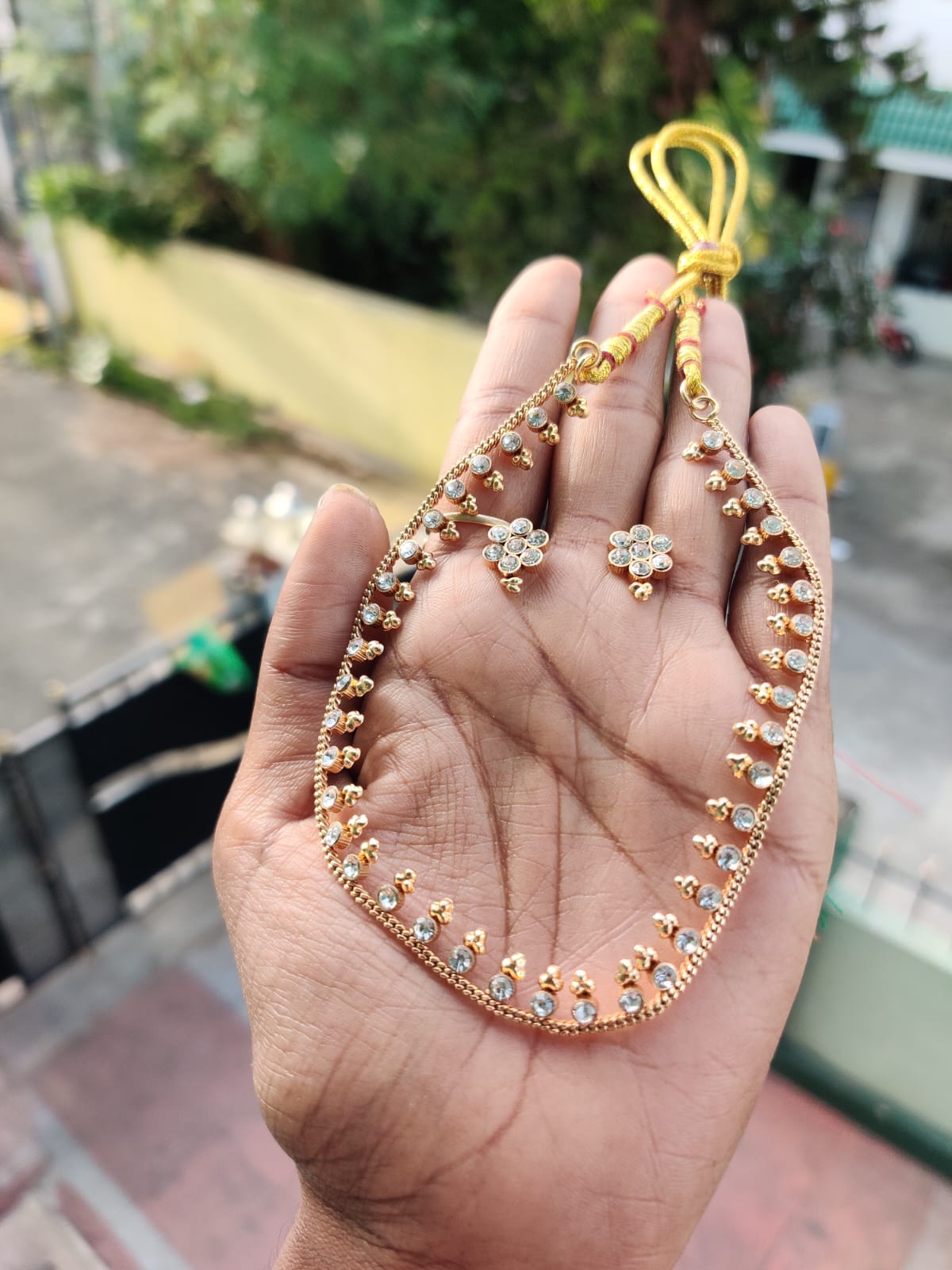 White necklace JNC251