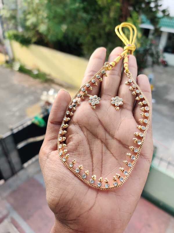 White necklace JNC251