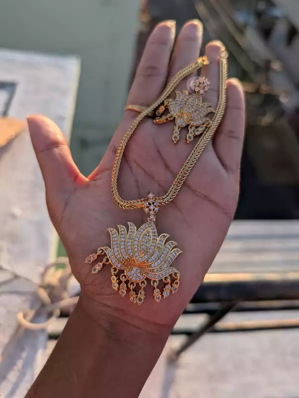 Lotus Neckpiece (JNC31)