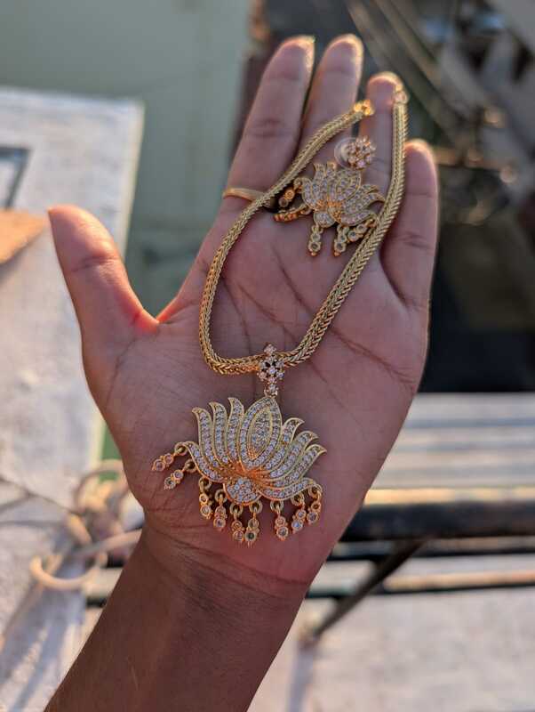 Lotus Neckpiece (JNC31)