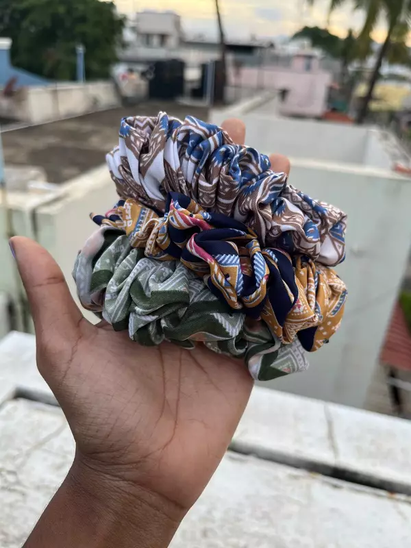SCRUNCHIES(JSE10)