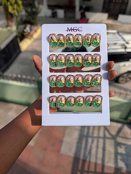 Stand Earring (JSE22)