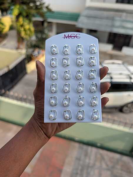 Elegant stud  JFE644