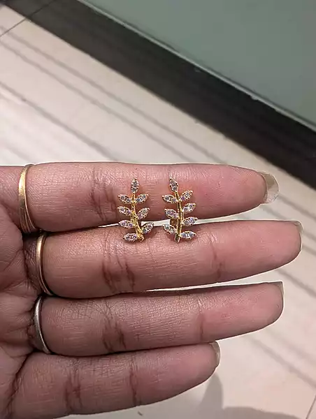 Leaf Second Stud (JSS109)