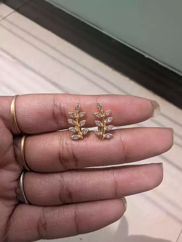 Leaf Second Stud (JSS109)